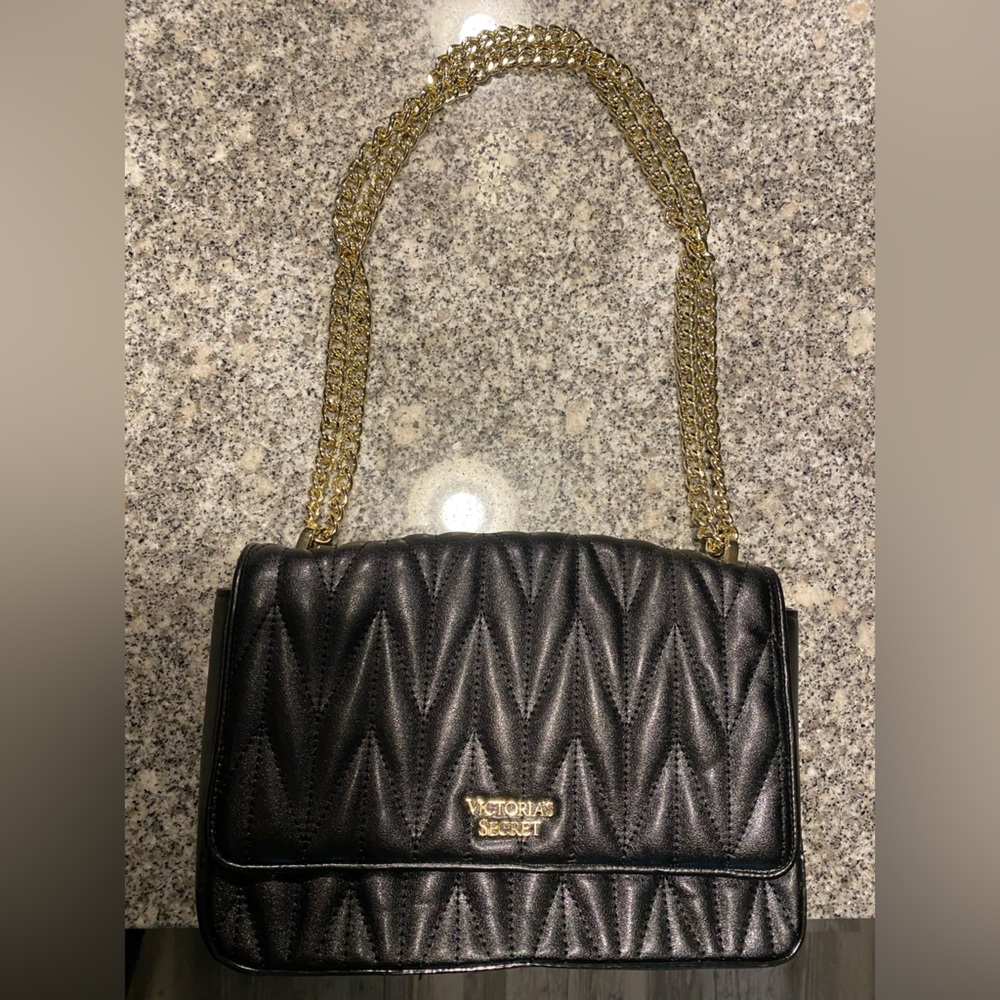 Victoria’s Secret Pebbled V-Quilt Street Purse